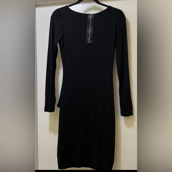 People Like Frank Sz Small
Black Dress - Picture 4 of 9